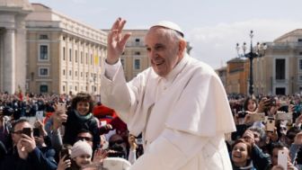 Paus Fransiskus: Homoseksualitas Bukan Kejahatan, Jangan Dihukum