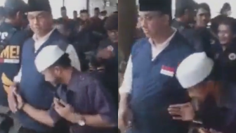 Sempat Viral Cemberut, Video Anies Sumringah Salaman dengan Warga Dinilai Pura-pura Merakyat: Kamera Lagi On