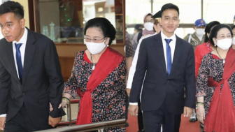 Gibran Semringah Digandeng Mesra Megawati, Mas Wali Ungkap Maknanya: Tiket Maju Pilkada?