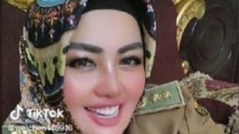 Viral Demo Bergaya Cetar, Kades Bogor yang Minta Masa Jabatan 9 Tahun Koleksi Tas Mewah dan Mantan Artis