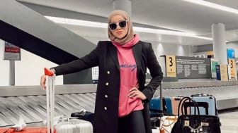 Warganet Sorot Penampilan Olla Ramlan, Disebut Pakai Baju Terawang hingga Bra Nyeplak: Kalau Mau Seksi, Lepas Hijabnya