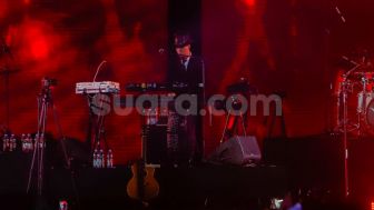 Ahmad Dhani dan Mulan Jameela Pamer Kemesraan di Konser Dewa 19