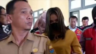 Polisi Temukan Koleksi Video Bokep di HP Milik Ibu Muda di Jambi yang Cabuli 17 Anak