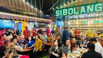 Santap Durian Medan Bersama Media Nasional dan Lokal, Presiden Joko Widodo Sebutkan Agar Berkelanjutan Mesti Hasilkan Tulisan Berkualitas