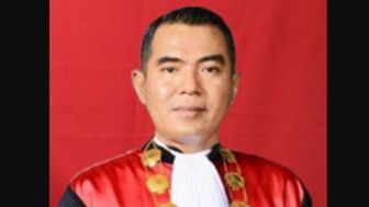Hakim Wahyu Iman Santoso Ketua Sidang Ferdy Sambo Cs Dapat Kejutan Ulang Tahun, Warganet: Kesayangannya Emak-emak Indonesia