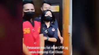Mbak Cantik LPSK Konfirmasi Bukan Selebgram, Ini Ceritanya Kawal Bharada Richard Eliezer dalam Sidang di Pengadilan Negeri Jakarta Selatan