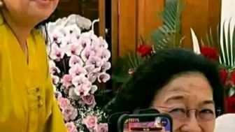 CEK FAKTA: Beredar Foto Megawati dan Puan Maharani Main Slot