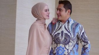 Angel Lelga Pamer Foto Bareng Pria, Sudah Sah Nikah Lagi?