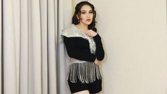 CEK FAKTA: Dijodohkan dengan Boy William, Ayu Ting Ting Ketahuan Pakai Kalung Salib, Nekat Murtad?