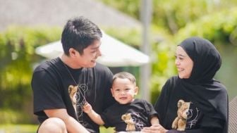 Lesty Kejora dan Rizky Billar Asik TikTokan Diiringi Lagu Aldi Taher, Ekspresi Baby L Jadi Sorotan