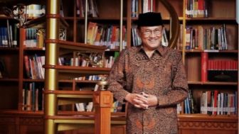 Pesan Cinta dari Habibie: Masa Lampau Adalah Milikmu dan Saya, Masa Depan Milik Kita, Bikin Netizen Meleleh