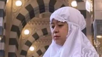 Beredar Kembali Foto Puan Maharani Pakai Mukena Sambut Ramadhan, Kena Hujat Warganet: Semua Akan Kadrun pada Waktunya
