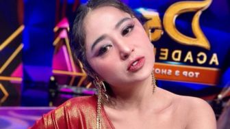 Nikita Mirzani Sebut Mak Vera Tilap Uang Artis, Dewi Perssik Pasang Badan: Jangan Percaya, Dia Pernah Masuk RSJ