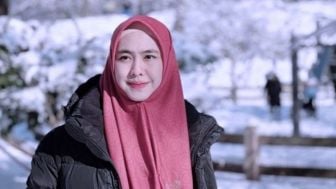 Cerita Oki Setiana Dewi Hijrah di Umur 16 Tahun, sang Ibu Divonis Tak Bisa Sembuh dari Penyakit