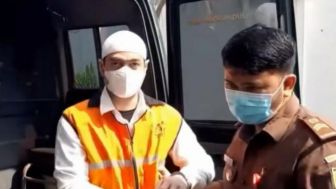 Penampilan Ferry Irawan Hadiri Sidang Kasus Dugaan KDRT Terhadap Venna Melinda Jadi Sorotan: Dasar Botol Kecap!