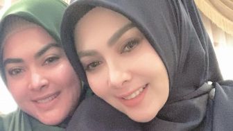 Usai Geger Motif Masjid di Area Sensitif, Mukena Adik Syahrini Juga Jiplak Scarf Laudya Chintya Bella?