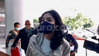 Tepis Nikita Mirzani, Nindy Ayunda Bantah Tinggal Serumah dan Nikah Siri dengan Dito Mahendra