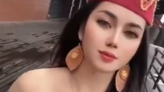 Paras Cantik Asisten Ibu Ida Dayak Viral di Media Soial