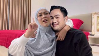 CEK FAKTA: King Nassar dan Selfi Yamma Terciduk Mandi Subuh-subuh dan Berfoto Mesra