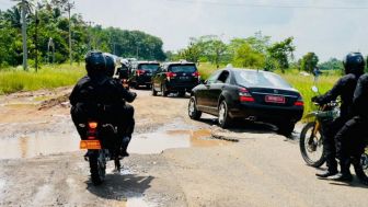 Cek Jalan Jelek di Lampung Mobil Jokowi Mogok dan Diganti SUV, Presiden Tolak Naik Helikopter