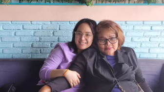 'Hormati Orang yang Lebih Tua Ya' Ibu Virgoun Unggah Foto Bareng Menantu, Sindir Inara Rusli?