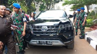 Jampidsus Umumkan Menkominfo Jhonny G Plate Tersangka Korupsi Proyek BTS, Mobil Toyota Fortuner Tungganggannya Ikut Digeledah