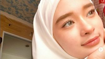 Inara Rusli Pede Posting Foto Tanpa Hijab, Tuai Pro Kontra Warganet: Jangan Sampai Terlena