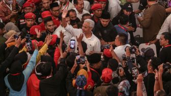 Ganjar Pranowo Safari Politik di Masjid Agung Banten, Bawaslu Singgung Etika: Jangan Kampanye di Tempat Ibadah