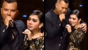 Viral Video Syahrini Duet Bareng Ahmad Dhani, Goyangannya Disebut Mirip Uler Keket