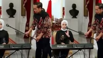 Putri Ariani Nyanyi Depan Presiden, Momen Jokowi Benerin Mikrofon Jadi Sorotan: Berasa Pakdenya