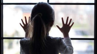 Gadis Kecil Usia 9 Tahun Ingin Ubah Alat Kelamin dan Nama Jadi Lelaki Akibat Kakek Bejat Lakukan Pencabulan 5 Kali