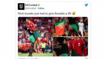 Viral Cristiano Ronaldo Digendong Fans Nekat yang Terobos Lapangan, Sikap Sang Bintang Dapat Pujian