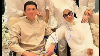 Syahrini Terciduk Edit Foto Pegangan Mesra sama Reino Barack, Tangan 'Patah' Jadi Omongan