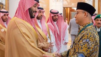 Media Resmi Arab Saudi Pamer Foto Anies Jabat Tangan Pangeran MBS di Makkah, Ganjar Tak Disorot