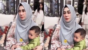 Lagi Peluk Cipung, Raut Wajah Mama Amy Jadi Perbincangan Warganet: Menahan Malu?