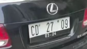 Viral Video Mobil Pelat Nomor Diplomatik 4 Hari Ngintil dan Penumpang Julurkan Lidah, Ini Daftar Kode Kendaraan Kedutaan Besar  di Indonesia