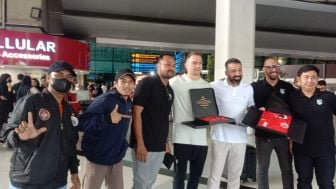 Siap Gabung Persija, Maciej Gajos Sudah Tiba di Jakarta dan Disambut Jakmania di Bandara