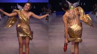 Momen Nikita Mirzani Copot Heels di Catwalk Malah Dipuji Publik: Cuma Nyai yang Bisa