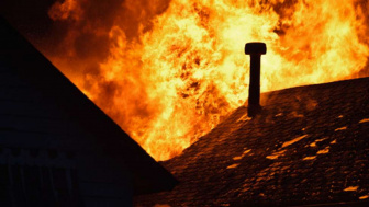 Benarkah Rumah Rocky Gerung Dilalap Api Besar Akibat Dibakar Massa?