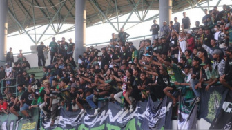 Jelang Laga Persebaya vs Arema FC, Reva Adi Akui Selalu Merinding Jika Melihat Bonek