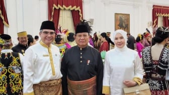 Politisi PDIP Unggah Foto-Foto Prabowo Bareng Harvick Qolbi, Netizen: Awas, By Name By Address Lho