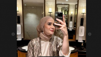 Putri Anne Kembali Berjilbab, Pamer di Instagram