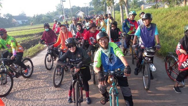 Ribuan Pesepeda Metro Meriahkan IDI Metro Fun Bike 2022