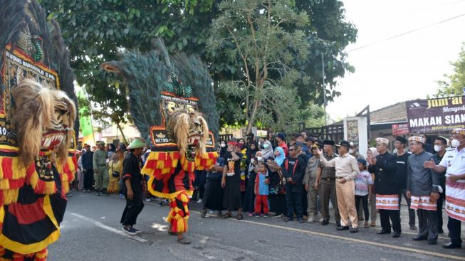 Warga Metro Antusias Ikuti Pawai Budaya