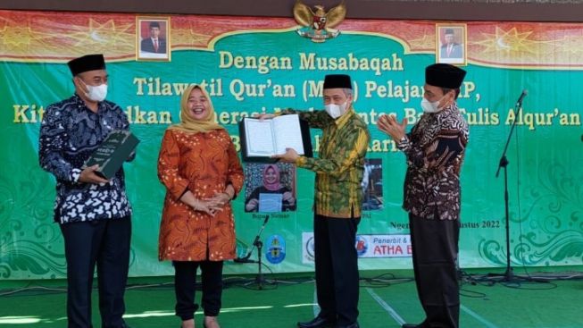Bupati Sleman Raih Penghargaan Penggerak Literasi Menulis Al-Quran