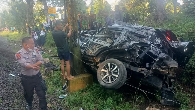 Pajero Ringsek Dihantam KA, Dua Penumpang Meninggal Dunia