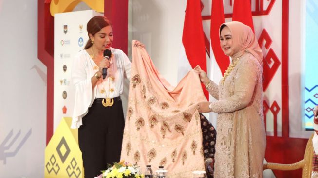 Lewat Pameran Kriya Nusa Tahun 2022, Riana Sari Arinal Dorong Peningkatan Kualitas dan Daya Saing Produk IKM Lampung