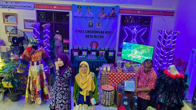 Kreatif, DLH Metro Hadirkan Konsep Upcycle di Lampung Fair 2022