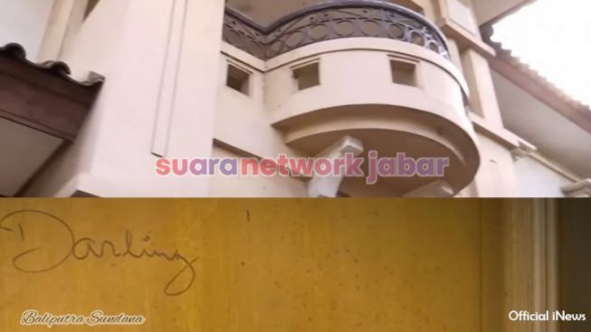 Terungkap di Video! Ada Tulisan Misterius Ini di Pintu WC Rumah Mewah Terbengkalai Tiko dan Ibu Eny