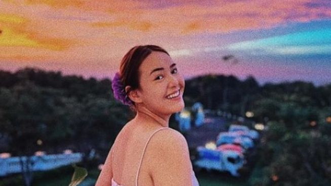 Amanda Manopo Tampil Jadi Host di Acara TV, Penampilannya Jadi Bahan Julid Warganet: Kayak Cupi Cupita